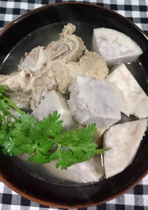 Hình của món Canh khoai môn hầm xương.