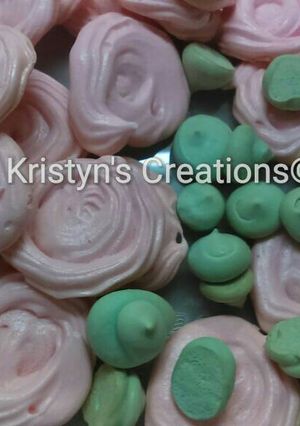 A picture of Meringue cookies.