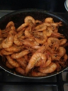 Una foto de Camarones al mojo de ajo