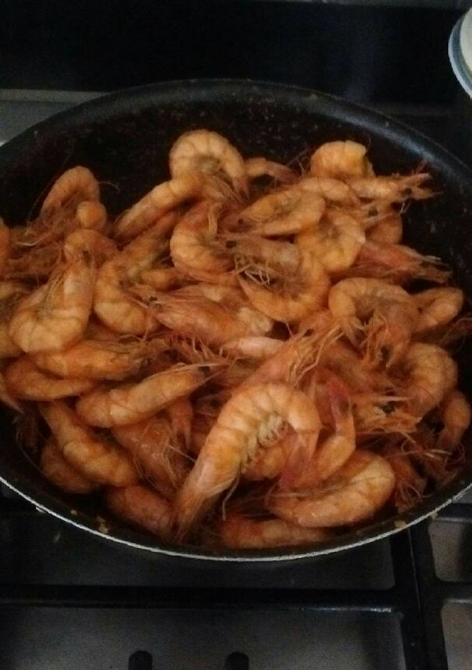 Una foto de Camarones al mojo de ajo