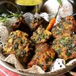 Pui Shaker Bora (Malabar Spinach Pakora)