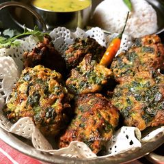 A picture of Pui Shaker Bora (Malabar Spinach Pakora).