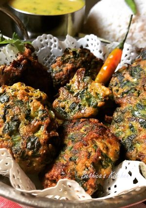 A picture of Pui Shaker Bora (Malabar Spinach Pakora).