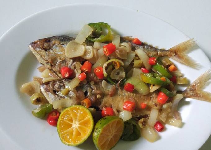 26. Ikan Kembung Asin Goreng Bawang