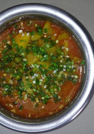 વટાણા બટેટાનું શાક(Vatana-bataka nu shak recipe in Gujarati) રેસીપી મુખ્ય ફોટો
