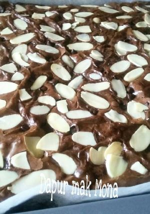 Foto resep "Brownies choco chips almond shiny crust" 👍