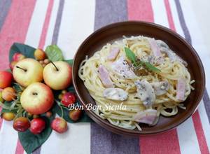 Hình của món Spaghetti Sốt Kem Phô Mai Nấm Mỡ.