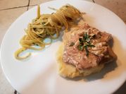Una foto de lomo crema y pimienta