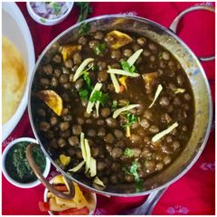 A picture of Chana masala.