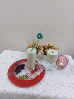 A picture of Dates with nuts shake.