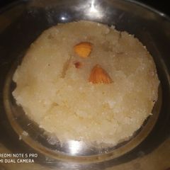 A picture of Shira / Sooji ka halwa.