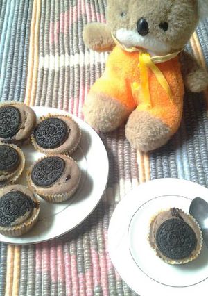 Foto resep Muffin milo susu coklat dengan coklat didalam dan toping oreo