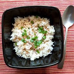 A picture of Sesame chive rice.