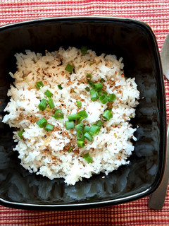 A picture of Sesame chive rice.