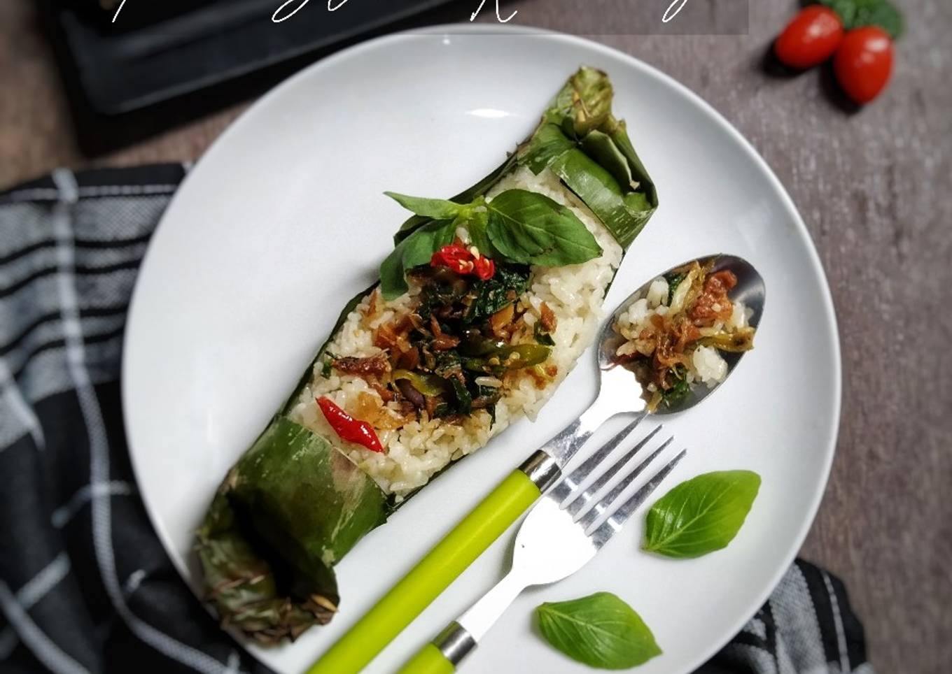 Bagaimana Menyiapkan Nasi bakar ikan asin kemangi yang Lezat