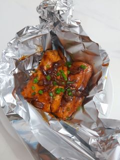 Hình của món Cá hồi nướng teriyaki.