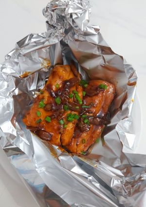 Hình của món Cá hồi nướng teriyaki.