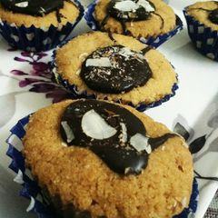 A picture of Vanilla Butter Cookies with chocolate.