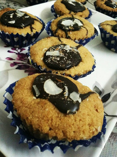 A picture of Vanilla Butter Cookies with chocolate.