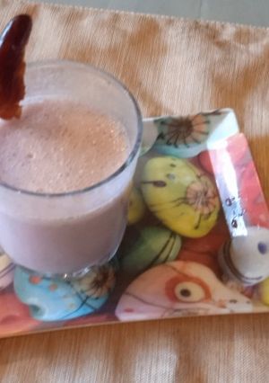 A picture of Strawberry date and Banana Smoothie.