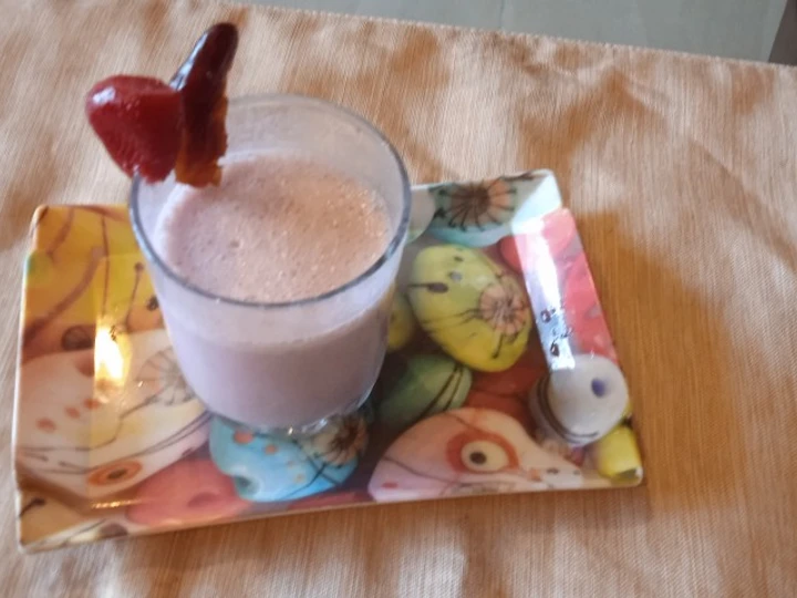 Easy Steps to Prepare Strawberry date and Banana Smoothie the So Delicious Appealing