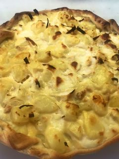 Una foto de Tarta salada de atún y papas