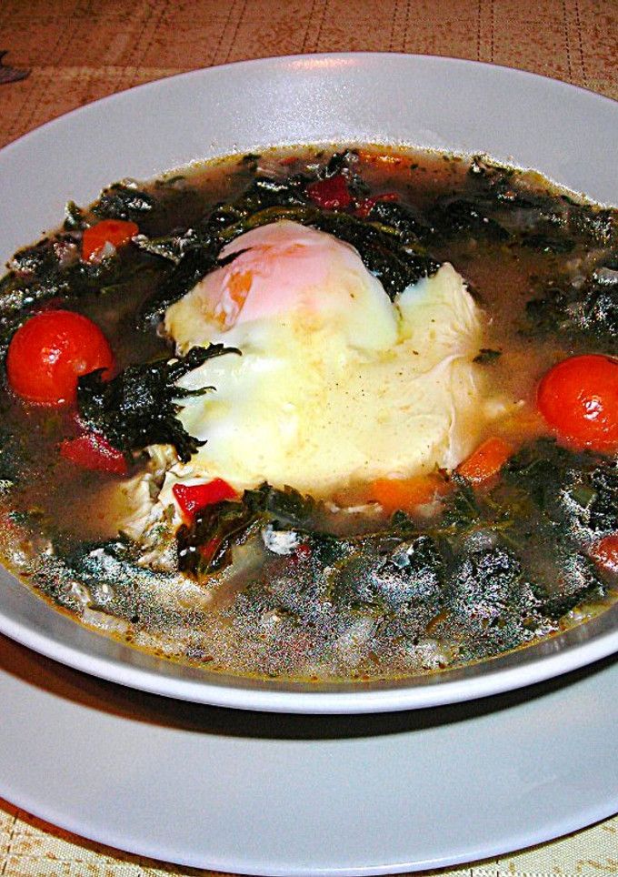 Una foto de Sopa de ortigas con huevos y arroz de Rumanía