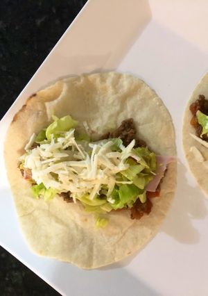 Una foto de Tortillas con Carne Molida y Guacamole