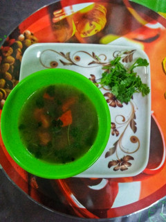 கொத்தமல்லி தக்காளி சூப் (Kothamalli thakkali soup recipe in tamil) செய்முறை முக்கிய புகைப்படம்