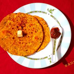 A picture of Missi Roti.