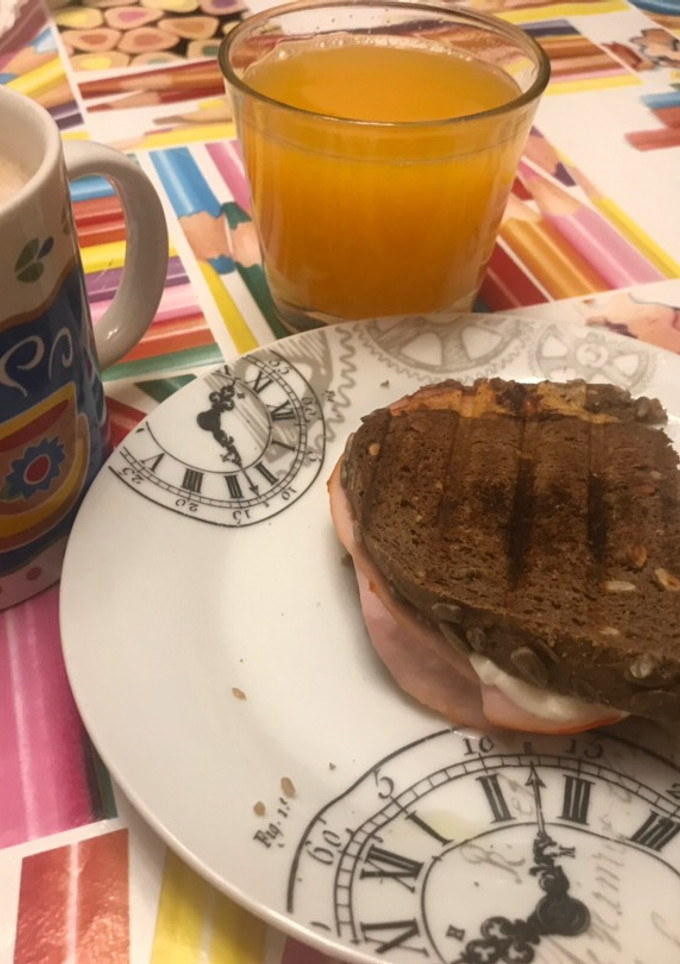 Una foto de Desayuno completico