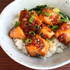 A picture of Salmon Rice Bowl with Chilli Oyster Sauce.