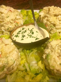 Una foto de Ensaladilla de Aguacate con alioli