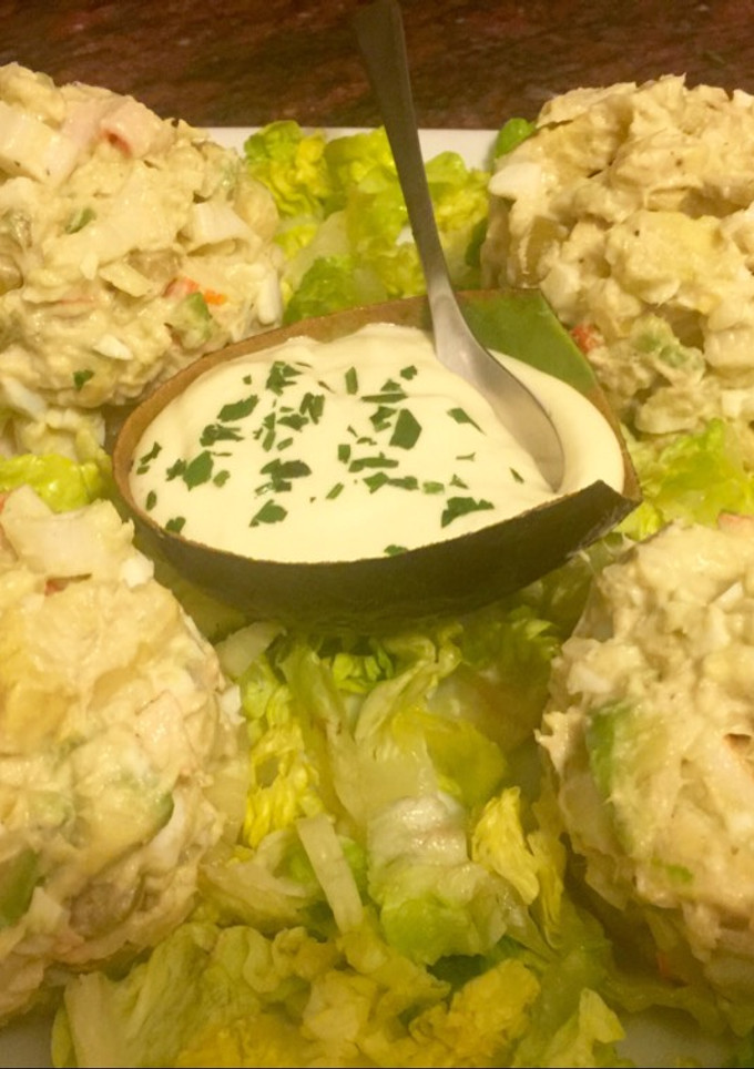 Una foto de Ensaladilla de Aguacate con alioli