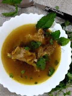 मटन सूप (Mutton Soup recipe in Hindi) रेसिपी मुख्य फोटो