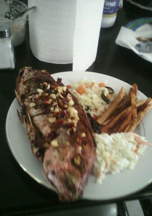 Una foto de Pescado frito al ajo