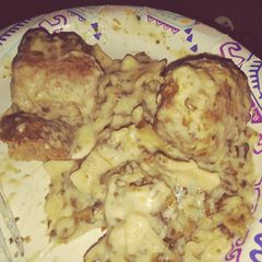 A picture of Beef stroganoff.