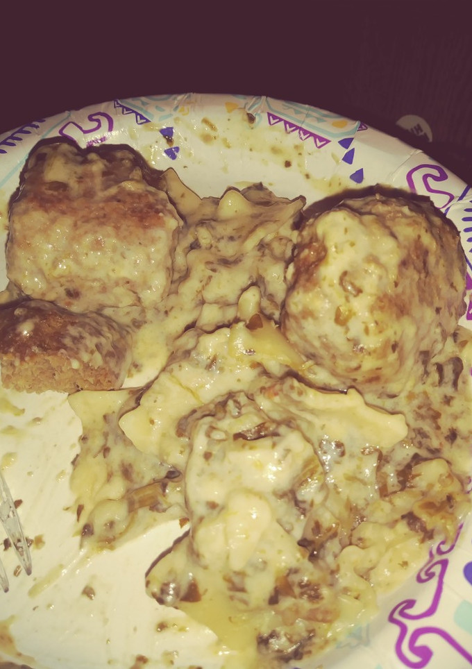 A picture of Beef stroganoff.