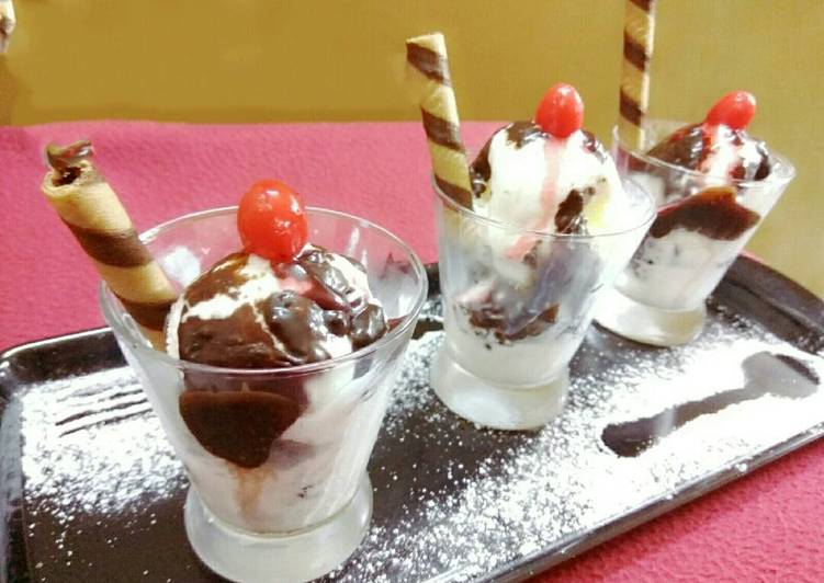 Brownie with ice cream