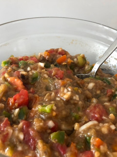 Una foto de Ensalada de berenjenas asadas (Baba Ganoush sin Tahini)