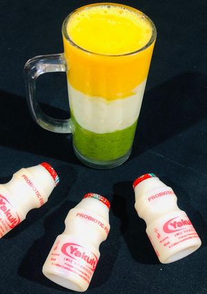 A picture of Yakult Tri-Colour Smoothie.