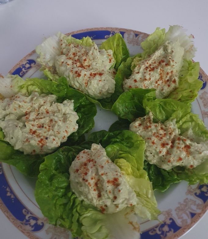 Foto principal de Bocadillo con crema de aguacate y atún (Opcionalmente salmón ahumado)