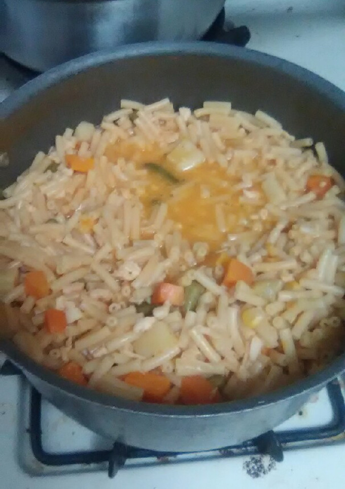 A picture of Mac and Cheese Soup.