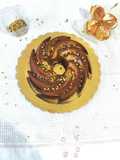Bundt cake bicolor con cioccolato e granella di pistacchio