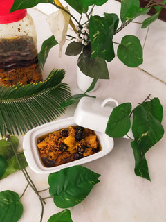A picture of Hyderabadi Aam ka achar/ Raw mango pickle.