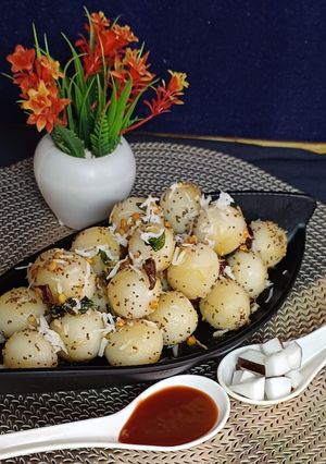 चावल के आटे की बॉल्स(chawal ke aate ki balls recipe in hindi) रेसिपी मुख्य फोटो