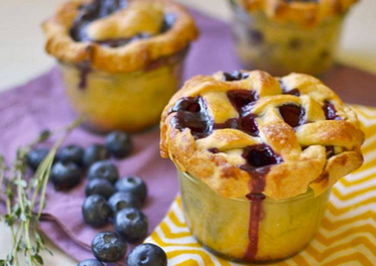 How to Make Quick Blueberry Thyme Pie in a Jar