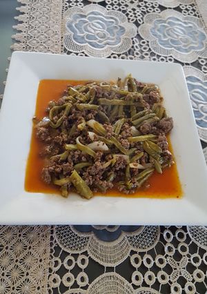 Una foto de Carne molida con nopales en salsa de guajillo