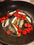 Sardelle speziate in padella