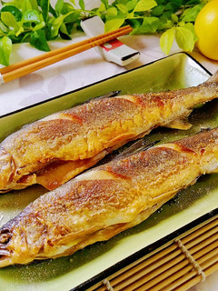 乾煎香魚佐芥末椒鹽 的食譜成品照片